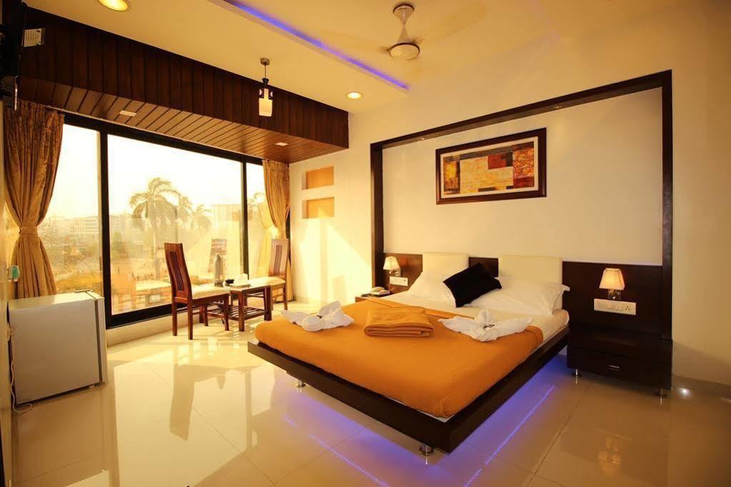 La Hotel Metro Near Bkc Bombay Eksteriør billede